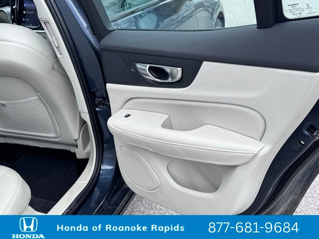 Used 2024 Volvo S60 B5 Core image 27