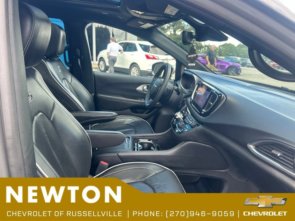 Used 2025 Chrysler Pacifica Limited FWD image 21