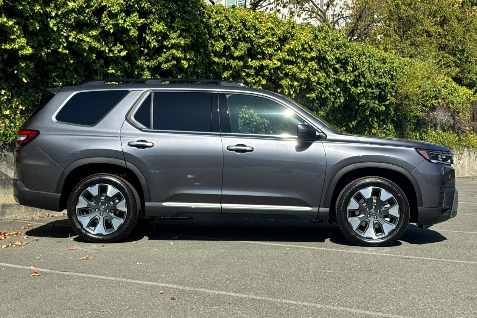 New 2026 Honda Pilot Touring image 3