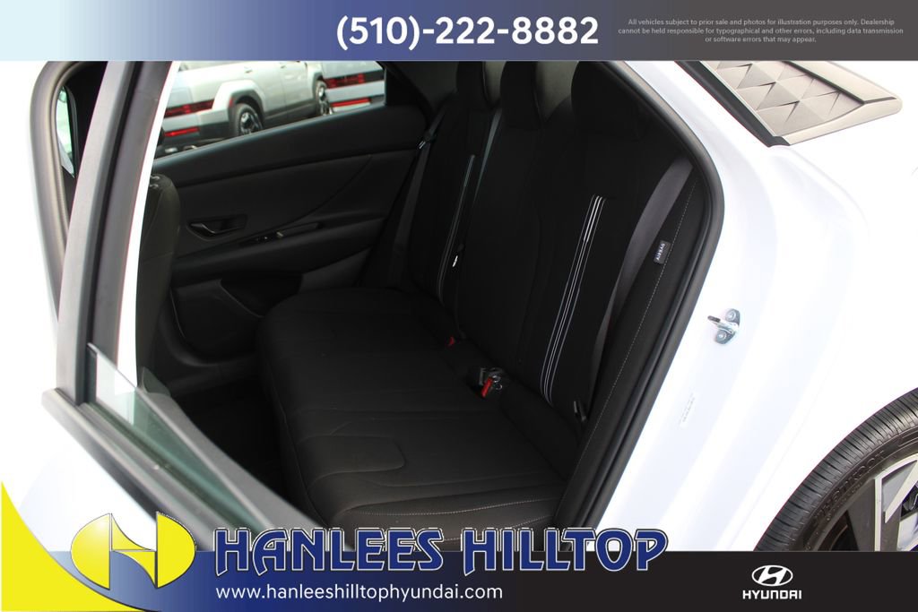 Used 2025 Hyundai Elantra SEL image 13