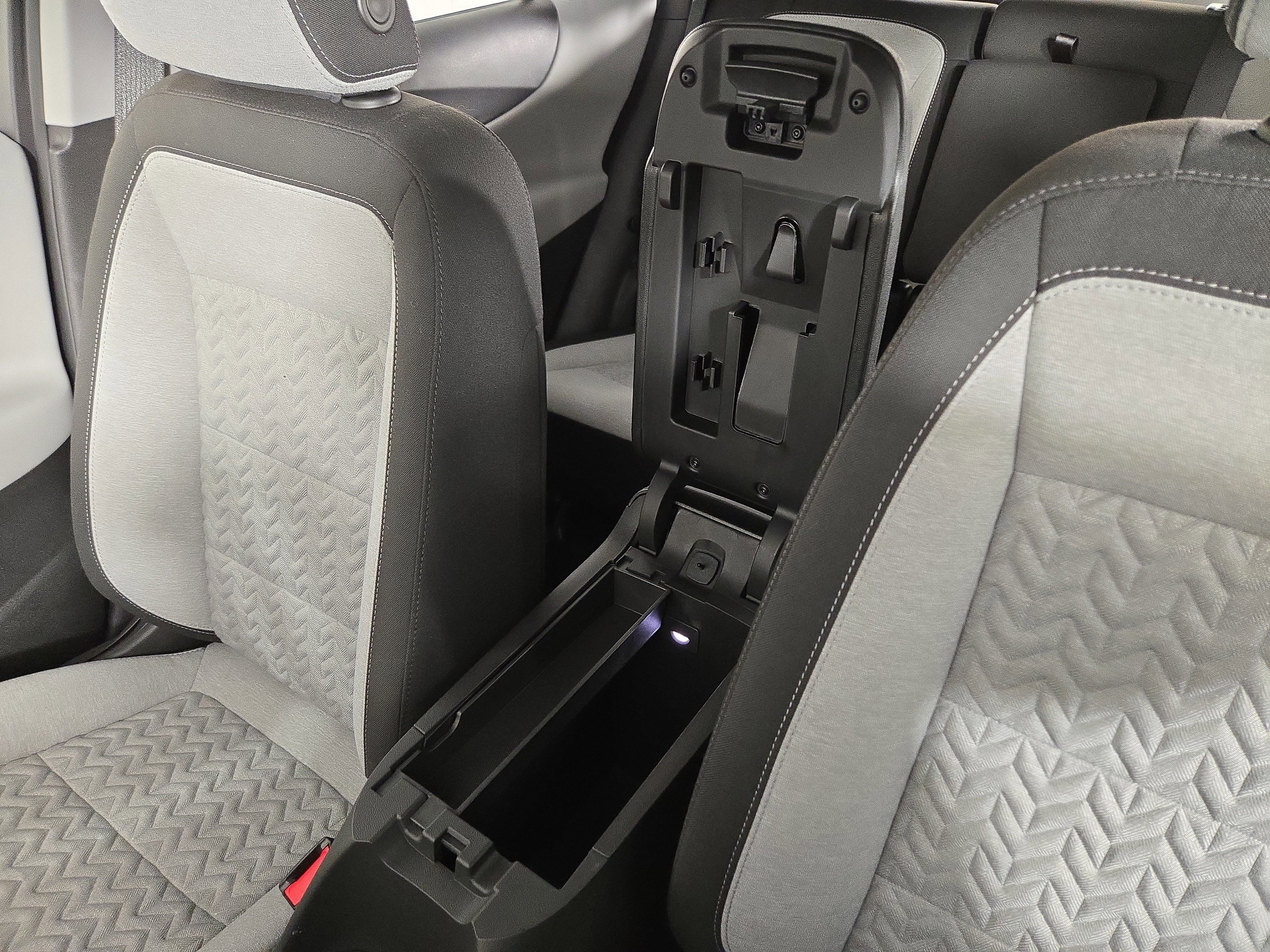 Used 2023 Chevrolet Equinox LS w/ Driver Confidence II Package image 27