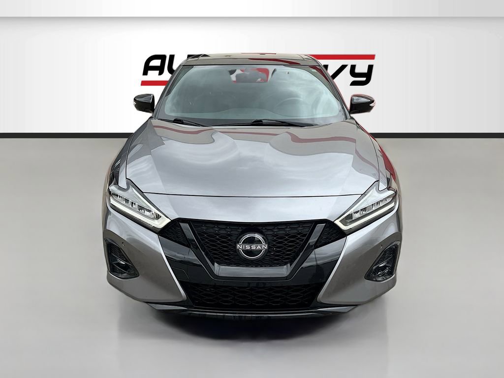 Used 2023 Nissan Maxima SR w/ Sport Mat Group FWD image 2