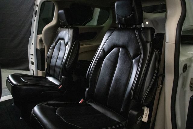 Used 2024 Chrysler Pacifica Touring-L FWD image 23