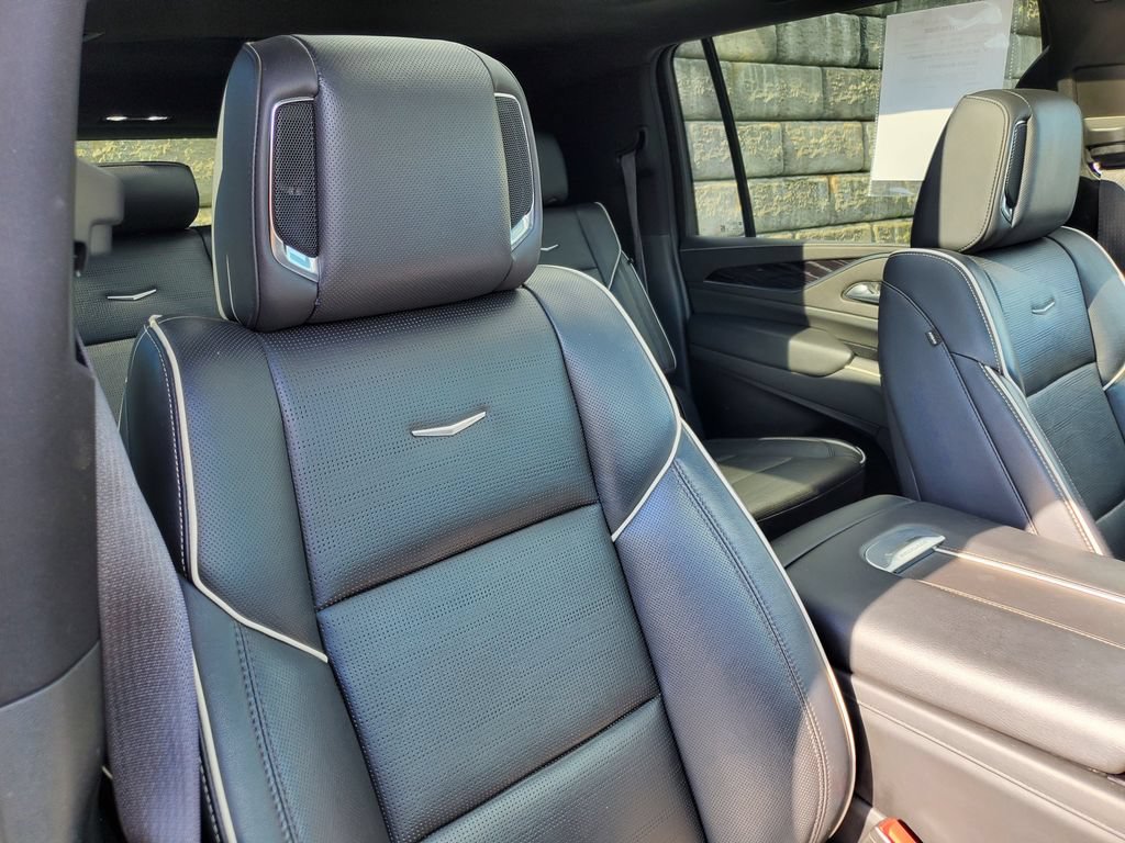 Used 2021 Cadillac Escalade ESV Sport w/ Driver Assist Tech Package AWD/4WD image 37