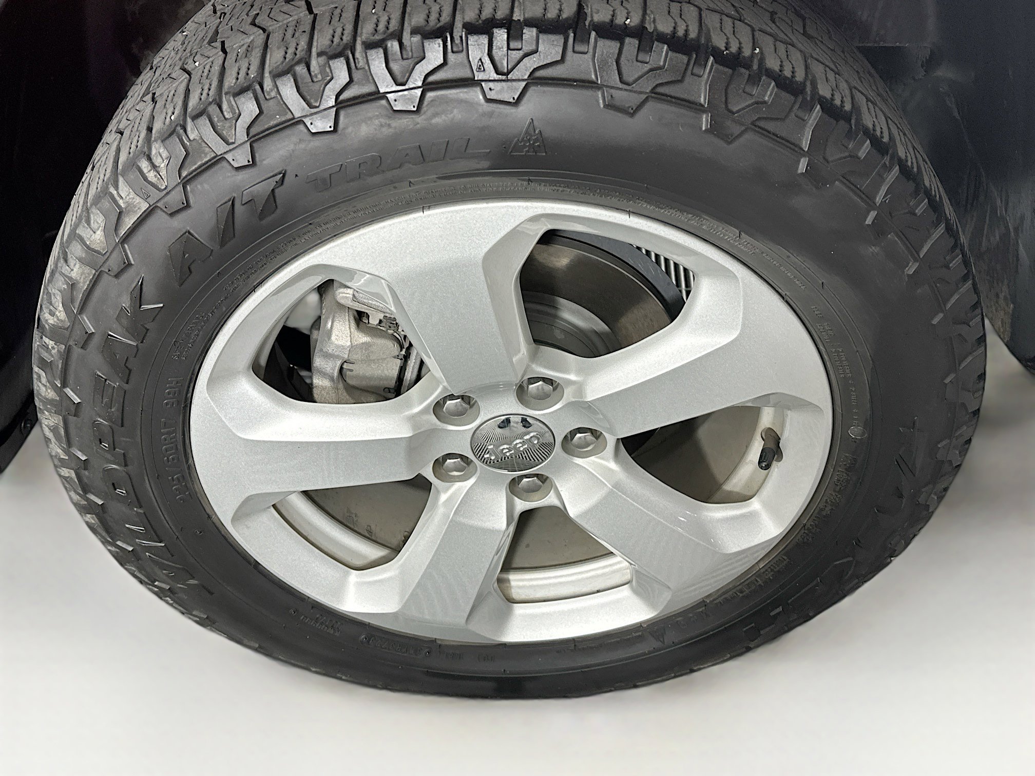 Used 2018 Jeep Compass Latitude w/ Popular Equipment Group FWD image 11