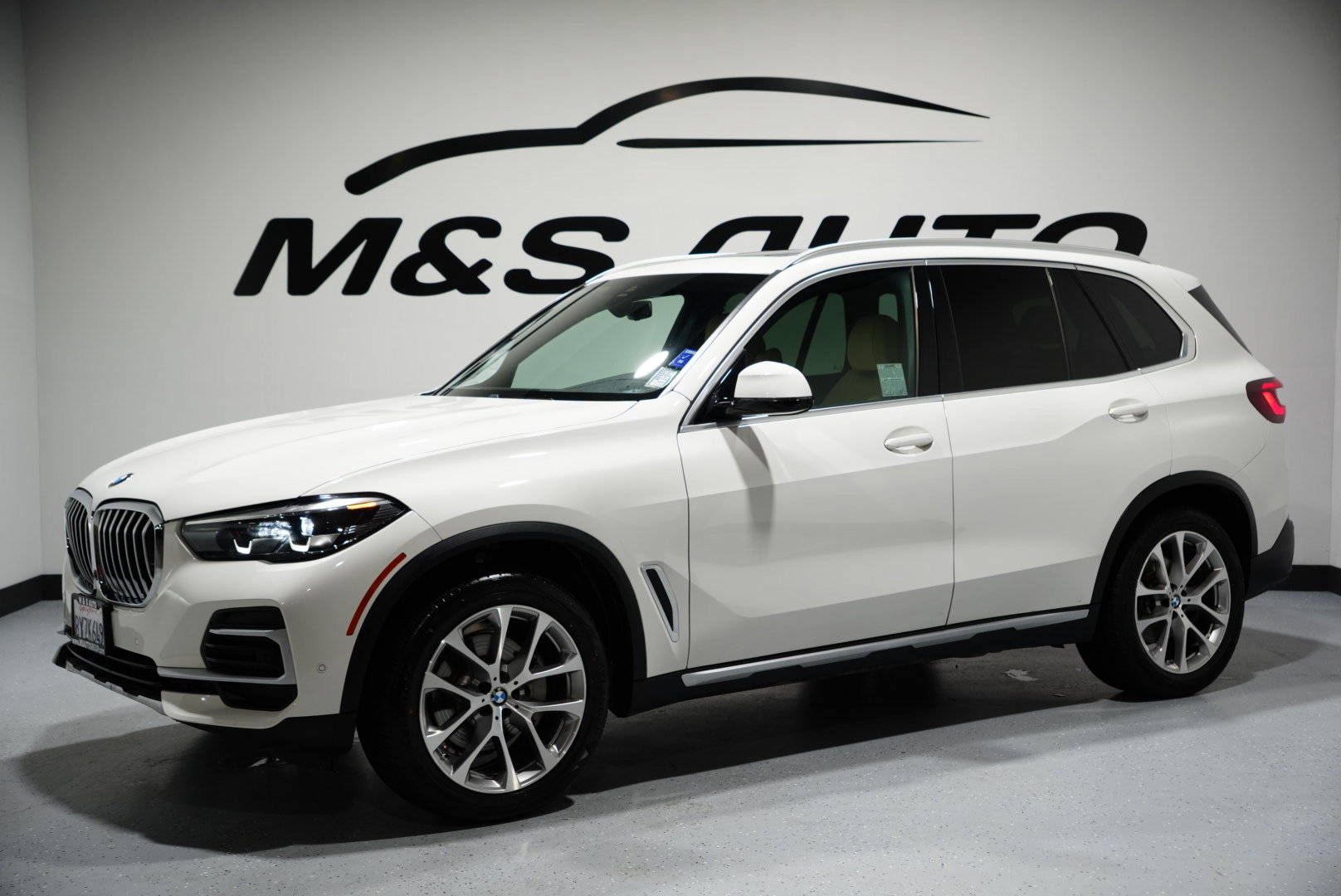 Used 2022 BMW X5 xDrive40i w/ Parking Assistance Package image 4