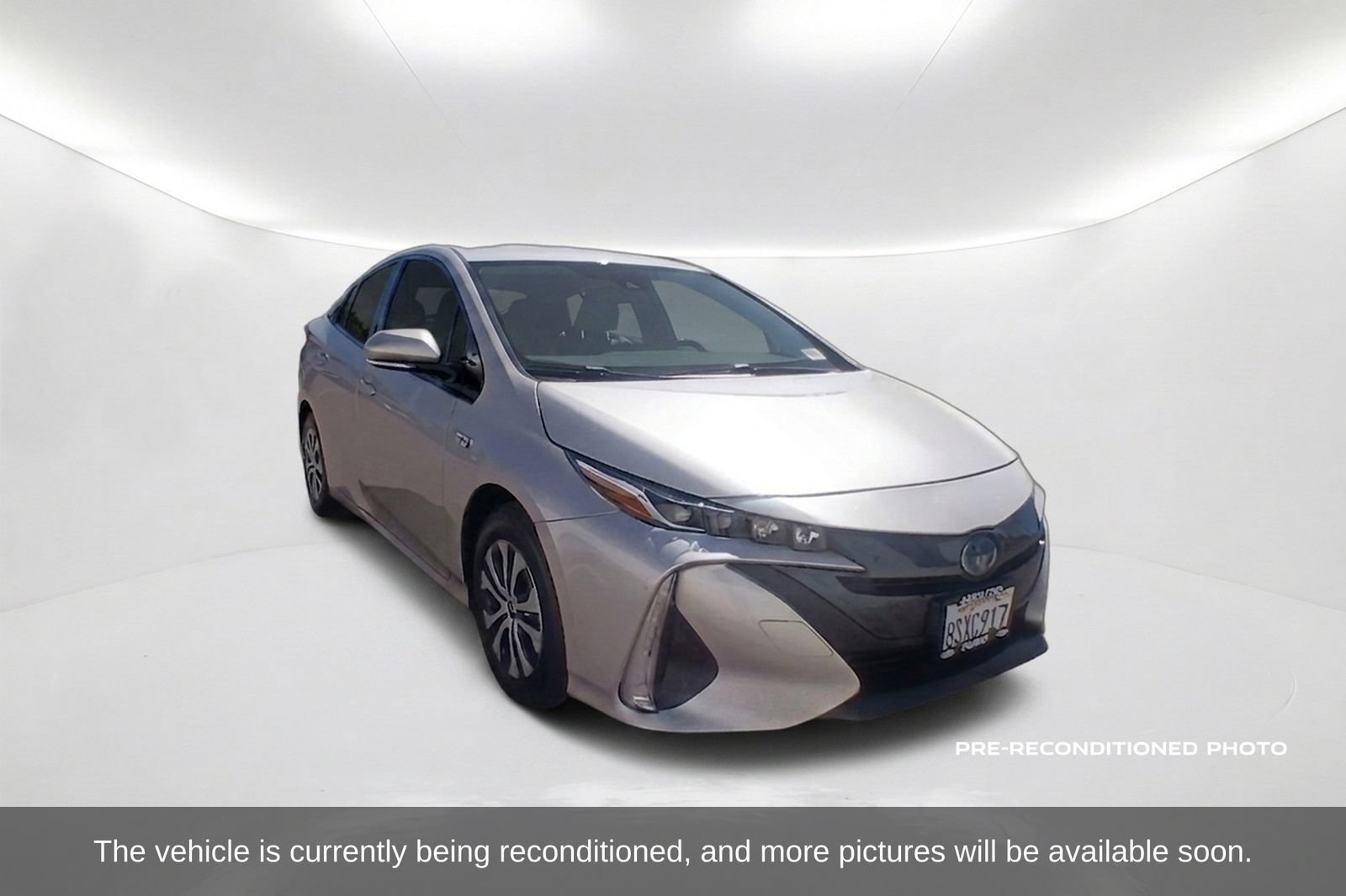 Used 2021 Toyota Prius Prime LE FWD image 3