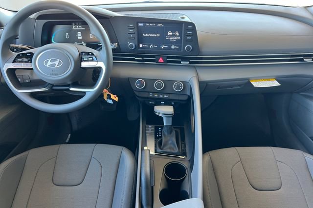 New 2026 Hyundai Elantra SE image 13