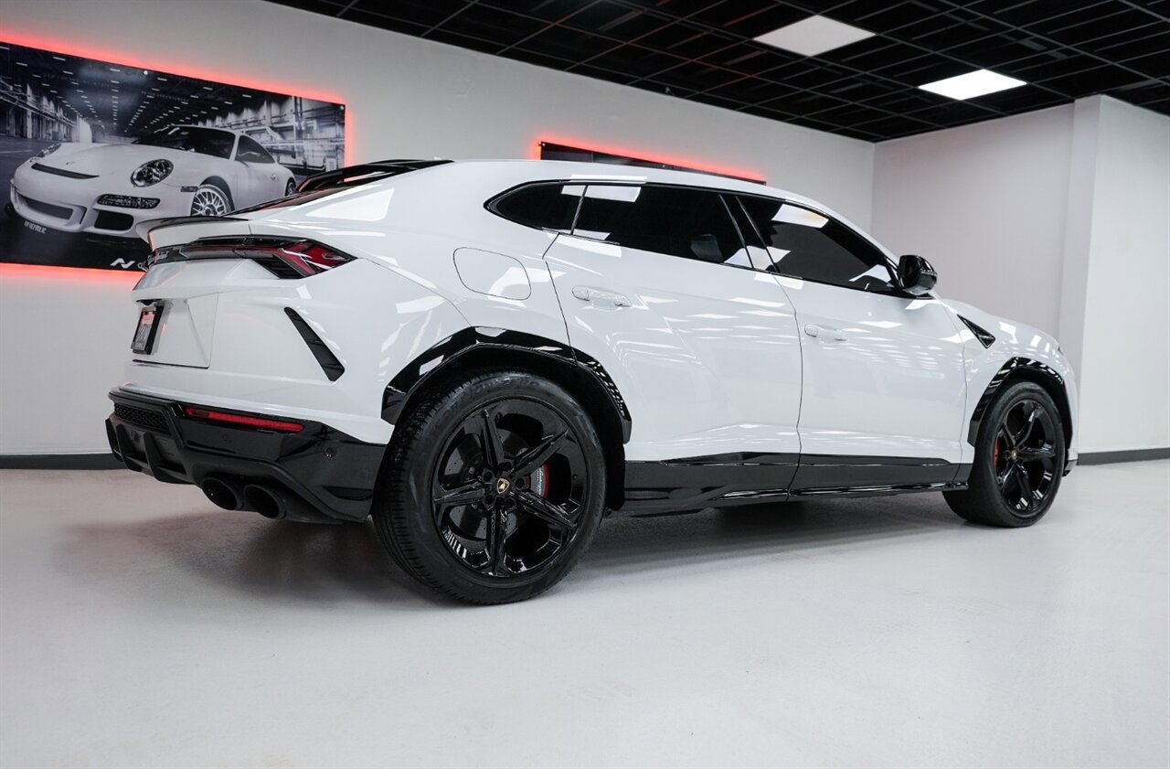 Used 2021 Lamborghini Urus AWD/4WD image 4