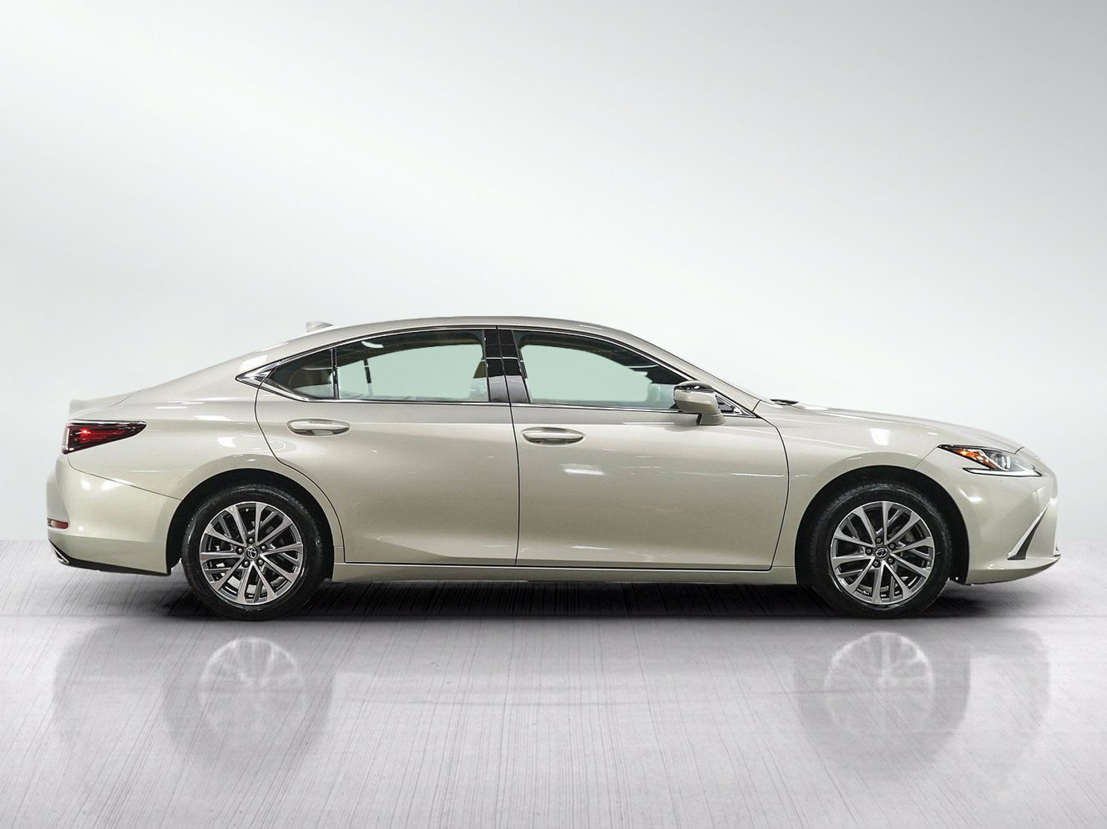 Used 2024 Lexus ES 350 w/ Premium Package FWD image 6