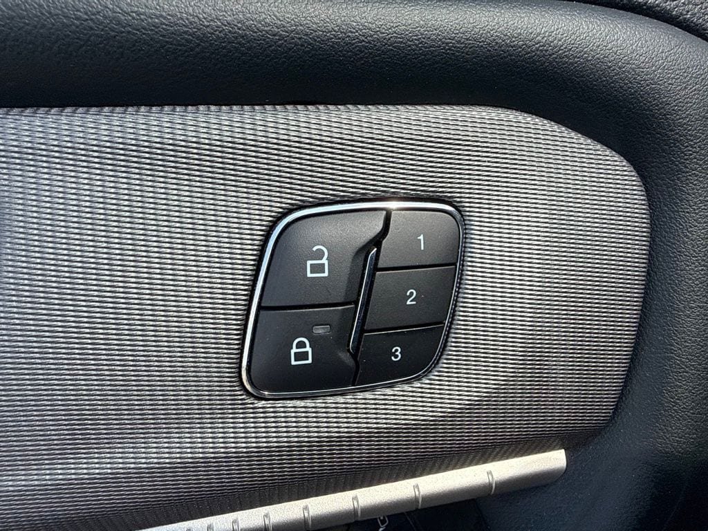 Used 2025 Ford Explorer ST AWD/4WD image 14