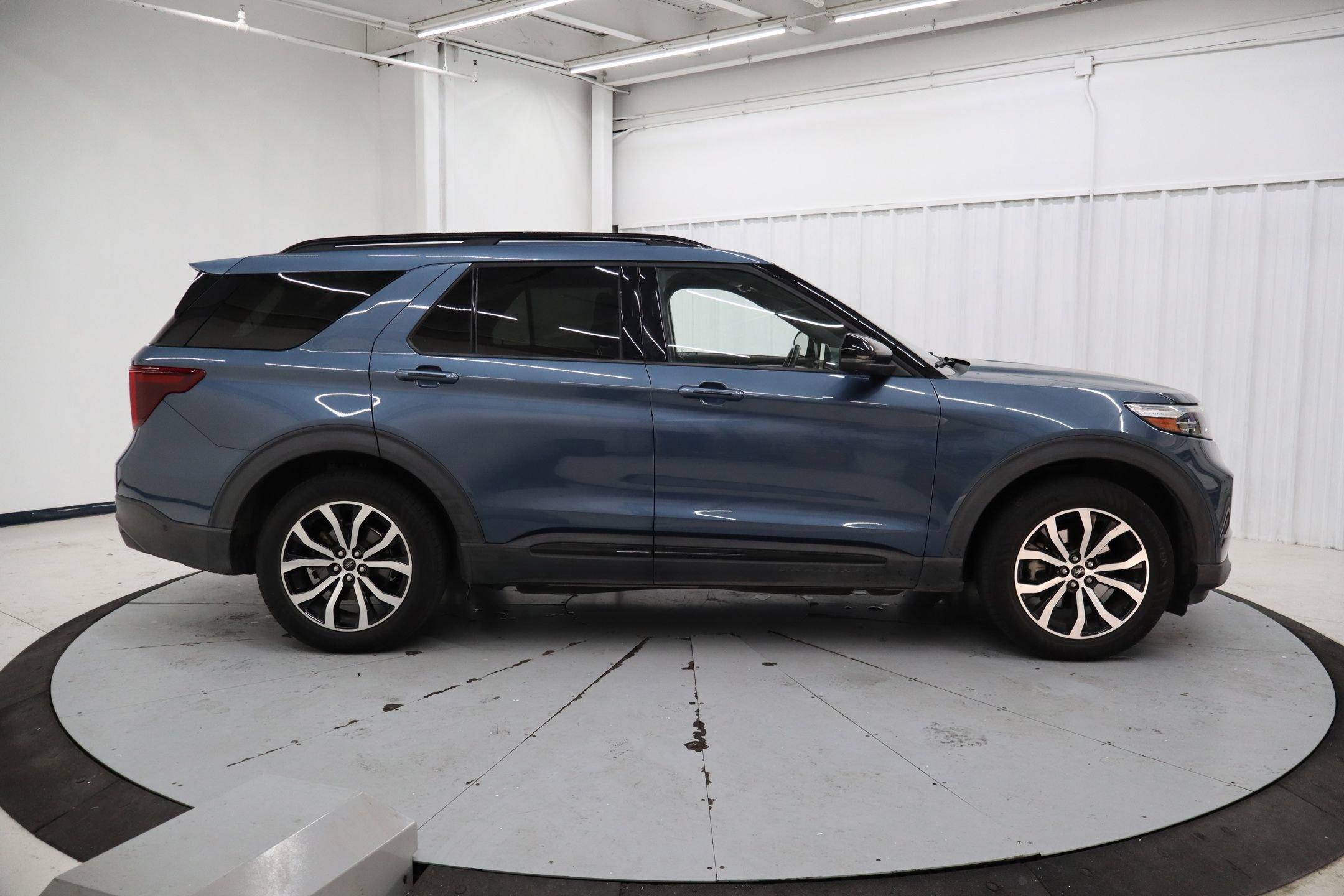 Certified 2020 Ford Explorer ST w/ Premium Technology Package image 2