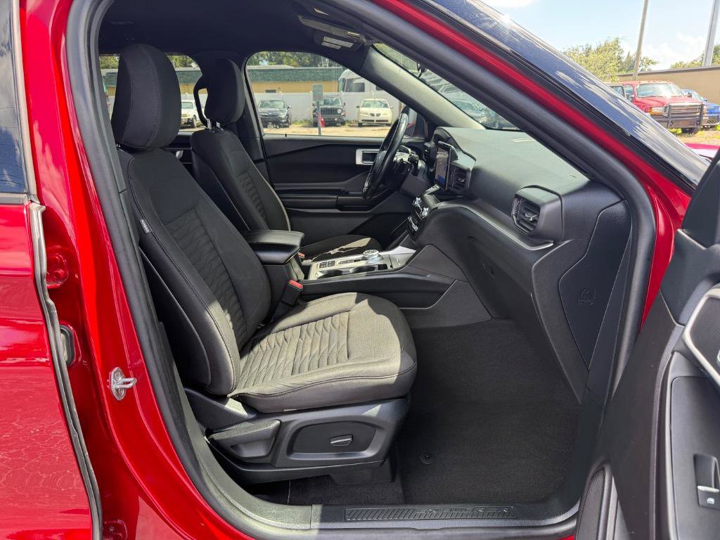 Used 2020 Ford Explorer XLT image 17