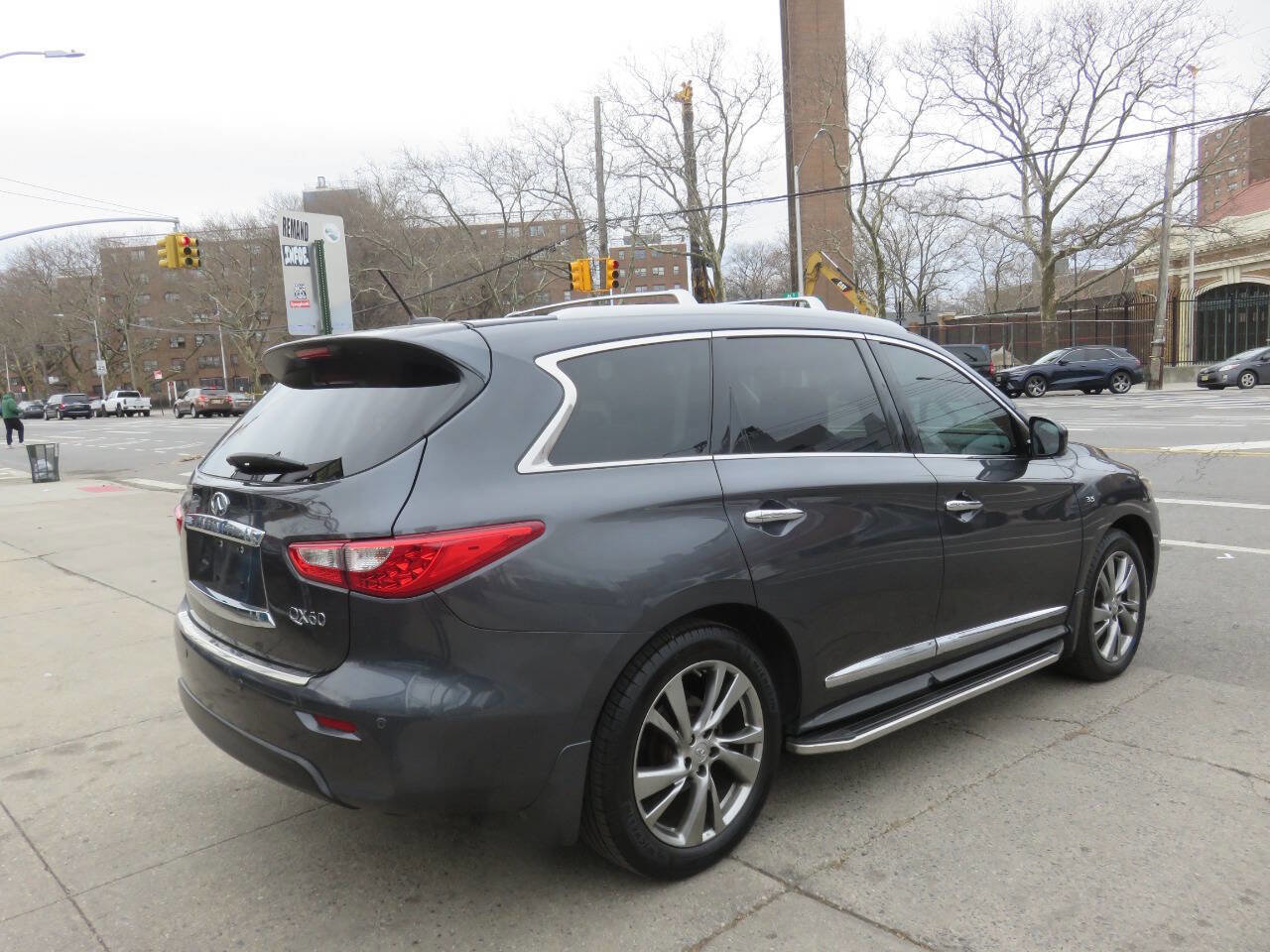 Used 2014 INFINITI QX60 AWD w/ Deluxe Touring Package image 4
