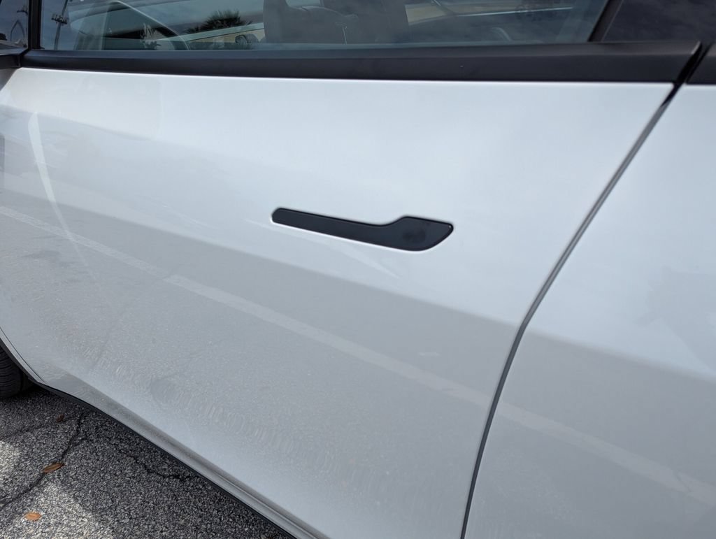 Used 2024 Tesla Model Y Long Range AWD/4WD image 17