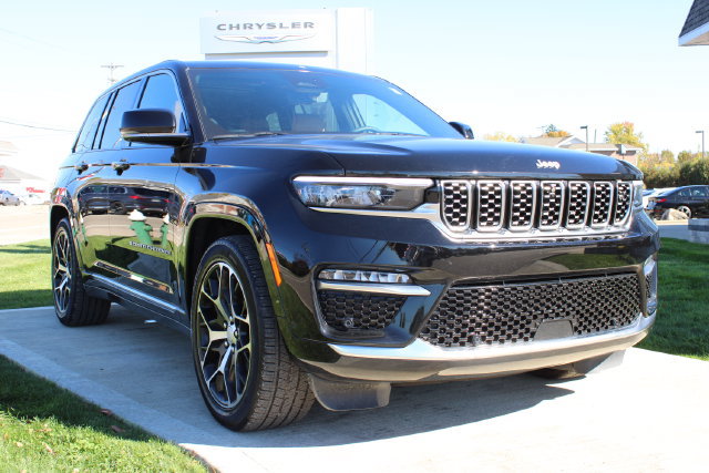 Used 2024 Jeep Grand Cherokee Summit AWD/4WD image 4