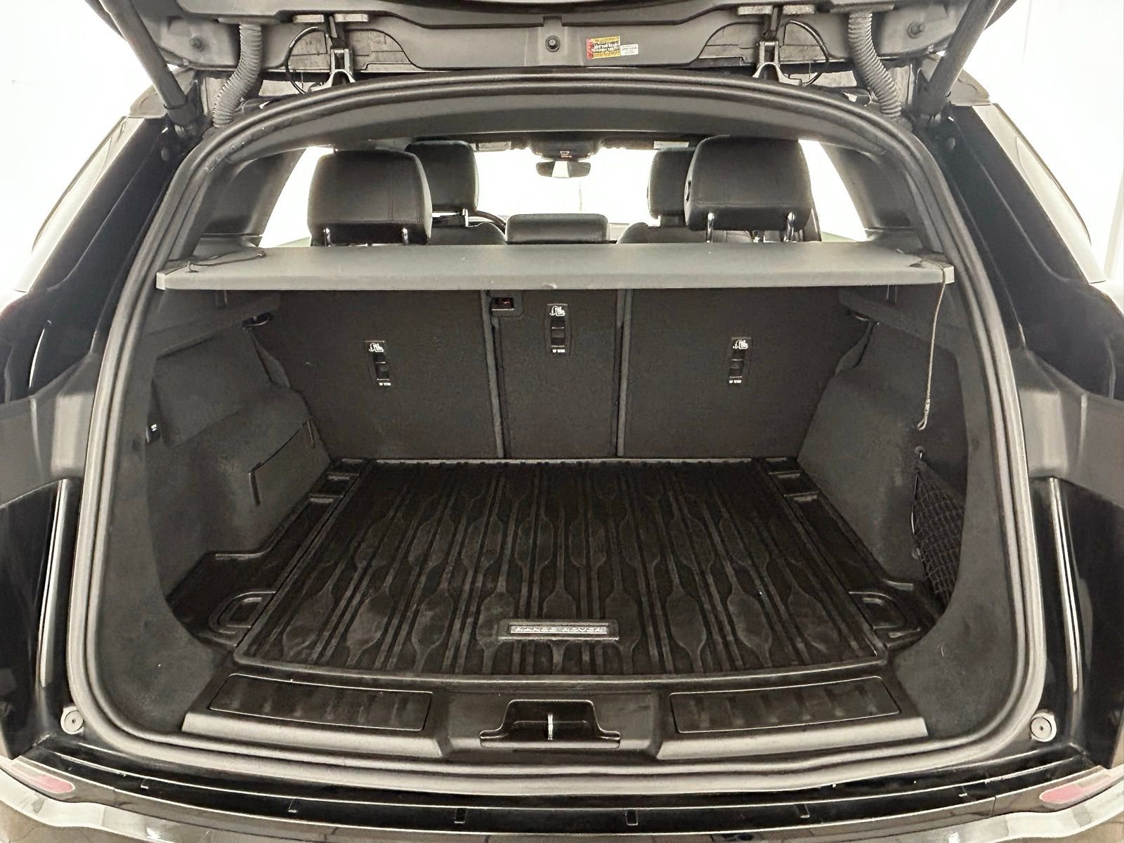 Used 2020 Land Rover Range Rover Evoque SE image 36