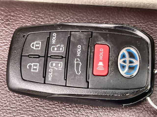 Used 2024 Toyota Sienna Platinum image 21