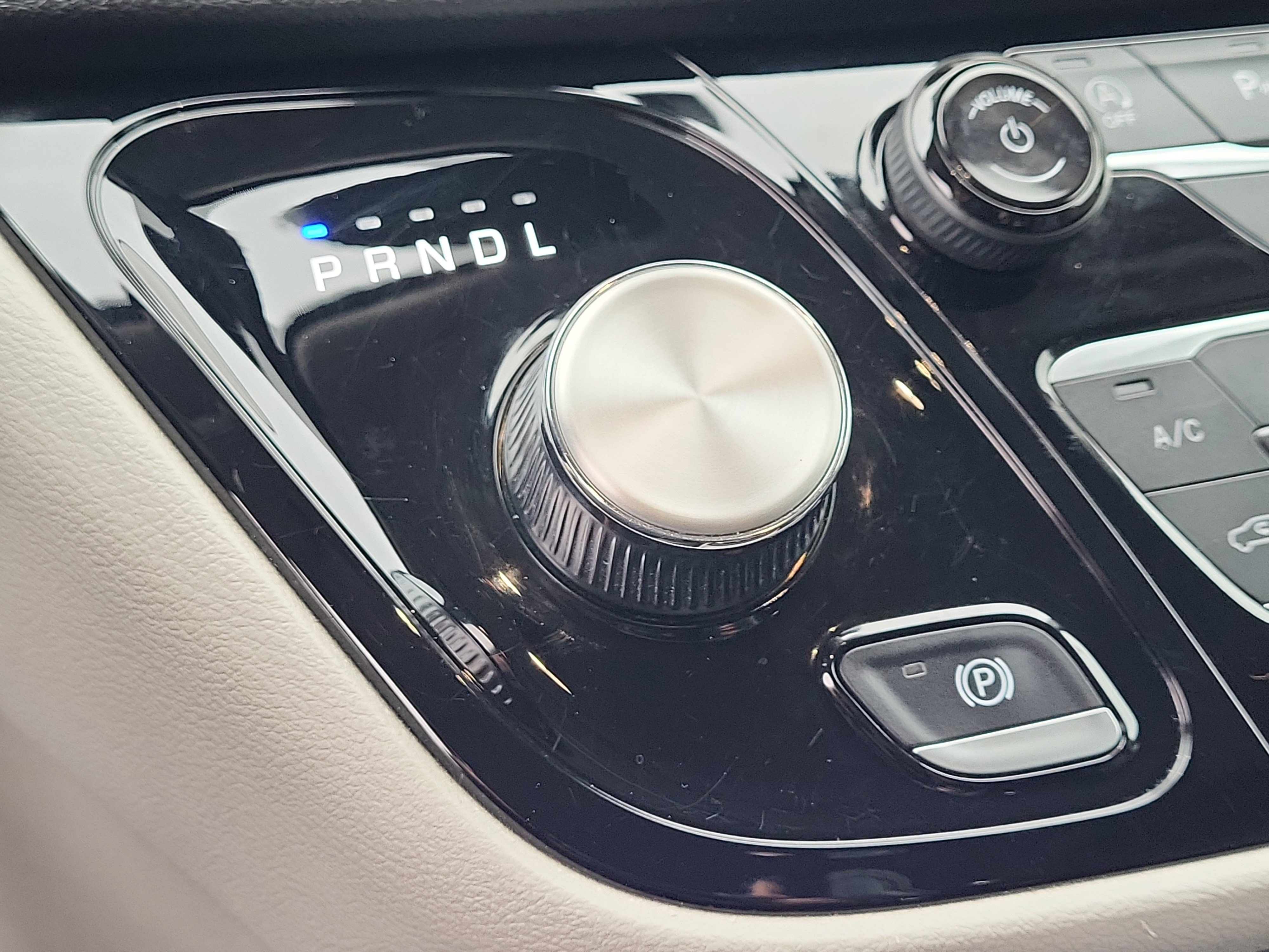 Used 2024 Chrysler Pacifica Touring-L image 17