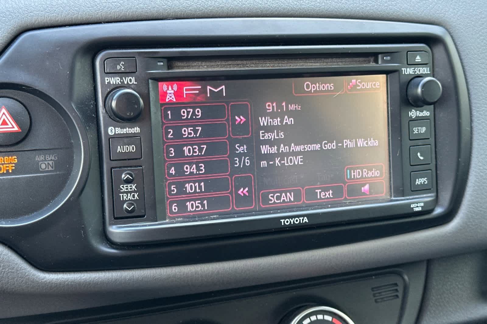 Used 2015 Toyota Yaris L image 18