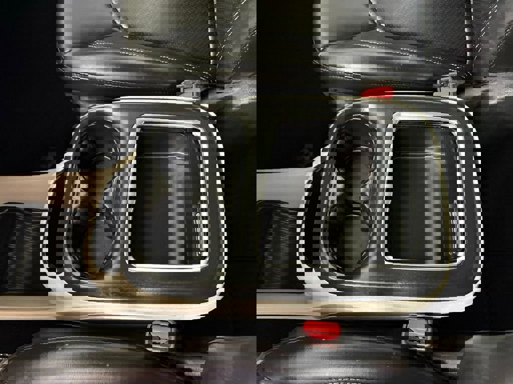 Used 2023 Chrysler Pacifica Touring-L image 33