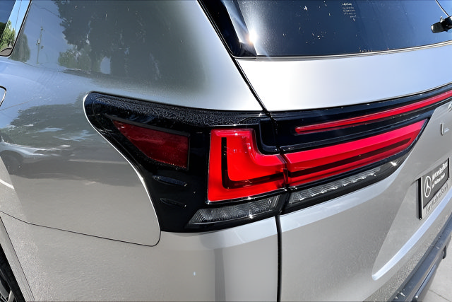 Used 2023 Lexus LX 600 F Sport AWD/4WD image 30