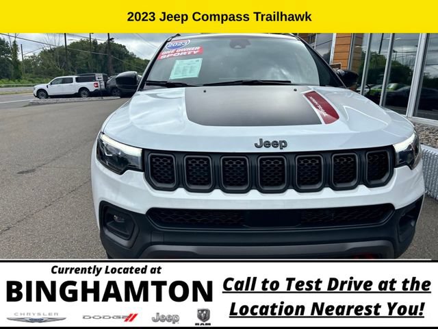 Used 2023 Jeep Compass Trailhawk w/ Trailhawk Elite Group AWD/4WD image 2