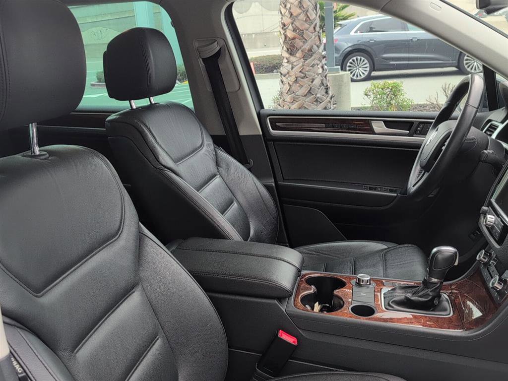 Used 2014 Volkswagen Touareg TDI image 13