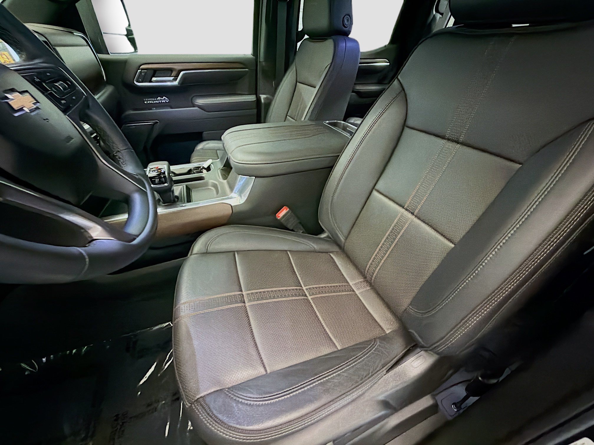 Used 2025 Chevrolet Silverado 1500 High Country w/ High Country Premium Package AWD/4WD image 11