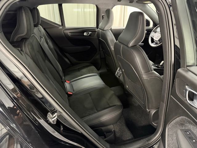 Used 2019 Volvo XC40 T5 R-Design image 8