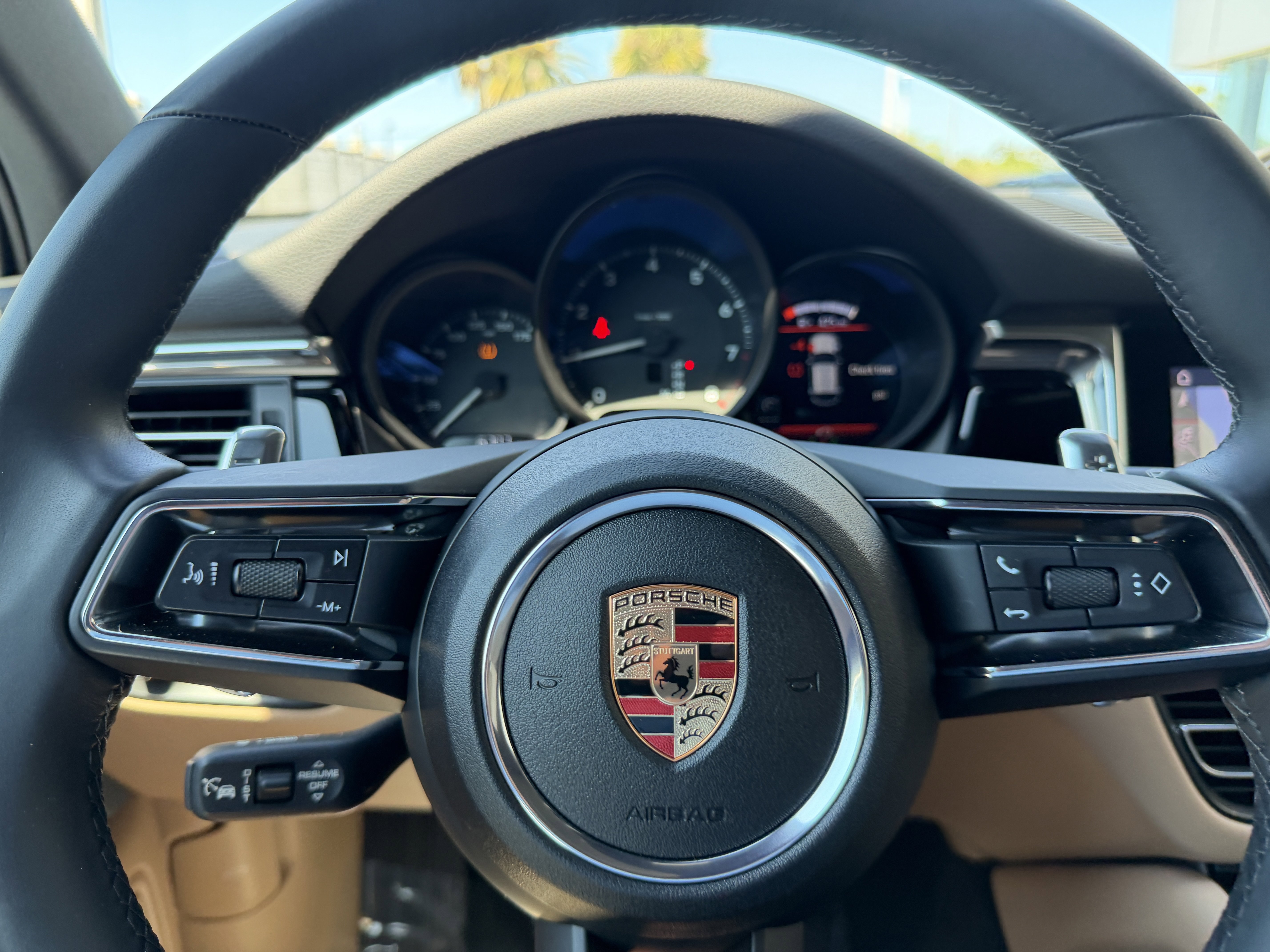 Certified 2025 Porsche Macan AWD/4WD image 35