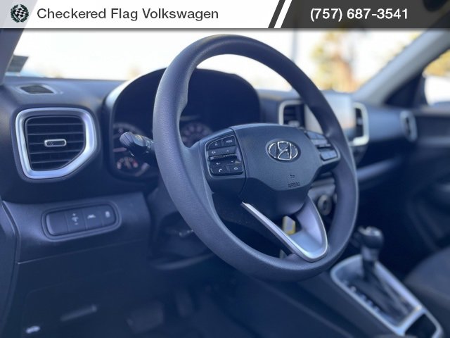Used 2021 Hyundai Venue SE image 16