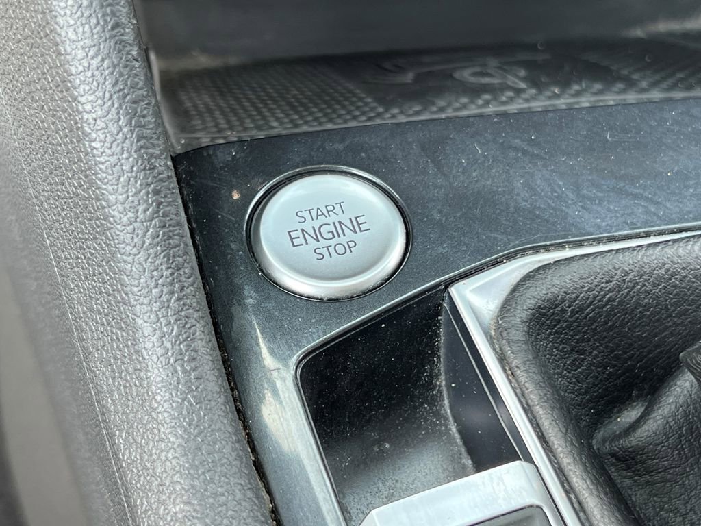 Used 2022 Volkswagen Tiguan SE AWD/4WD image 27