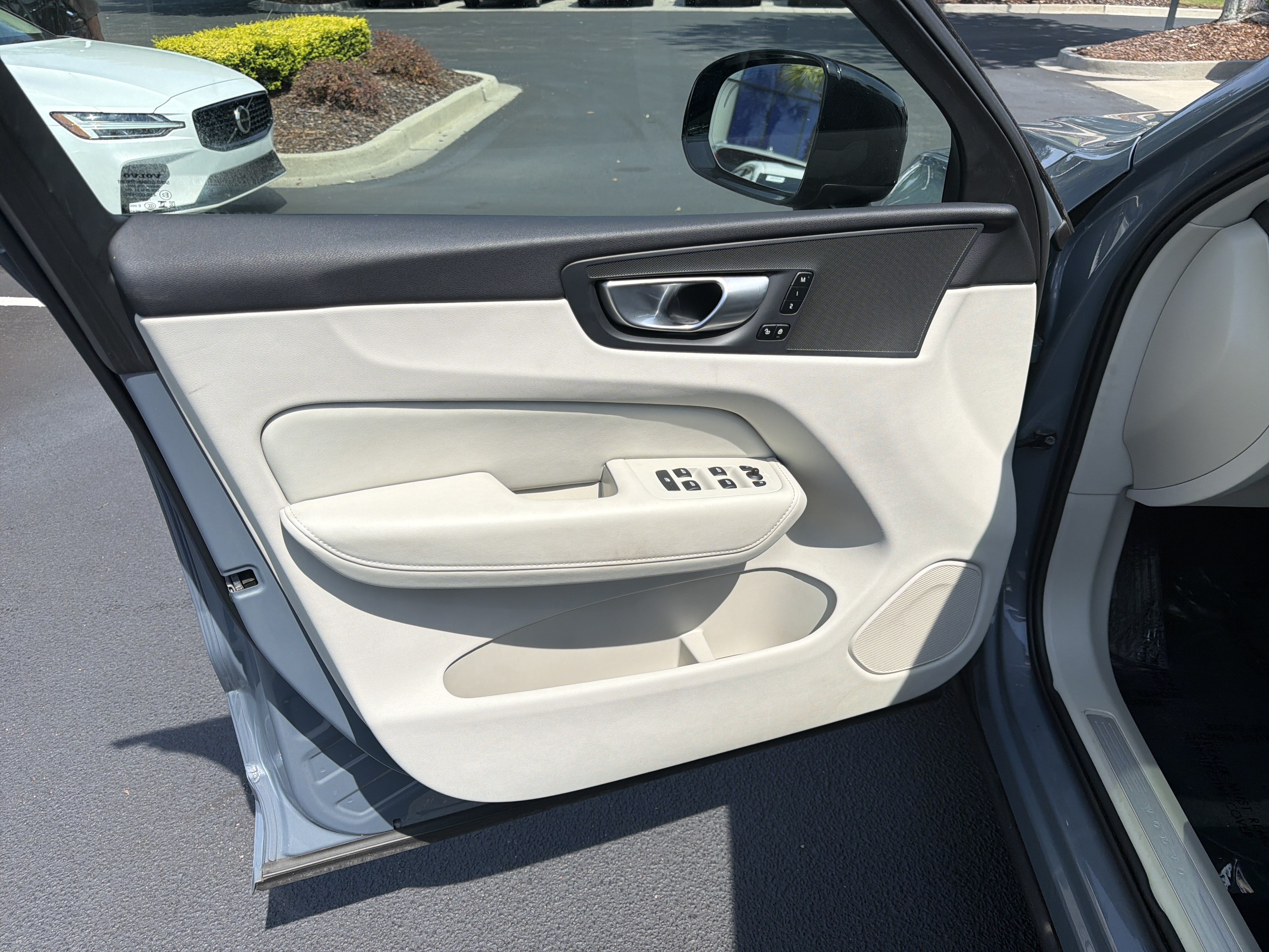Certified 2024 Volvo XC60 B5 Core AWD/4WD image 14