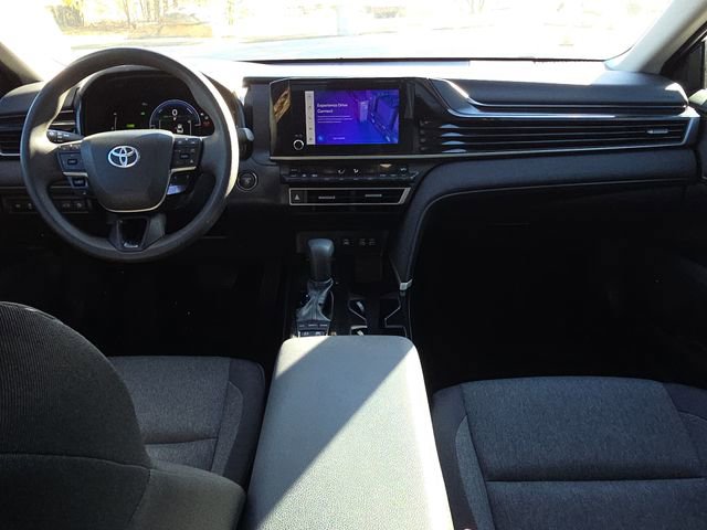 Used 2025 Toyota Camry LE w/ Convenience Package FWD image 12