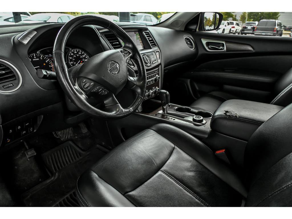 Used 2019 Nissan Pathfinder Platinum image 10