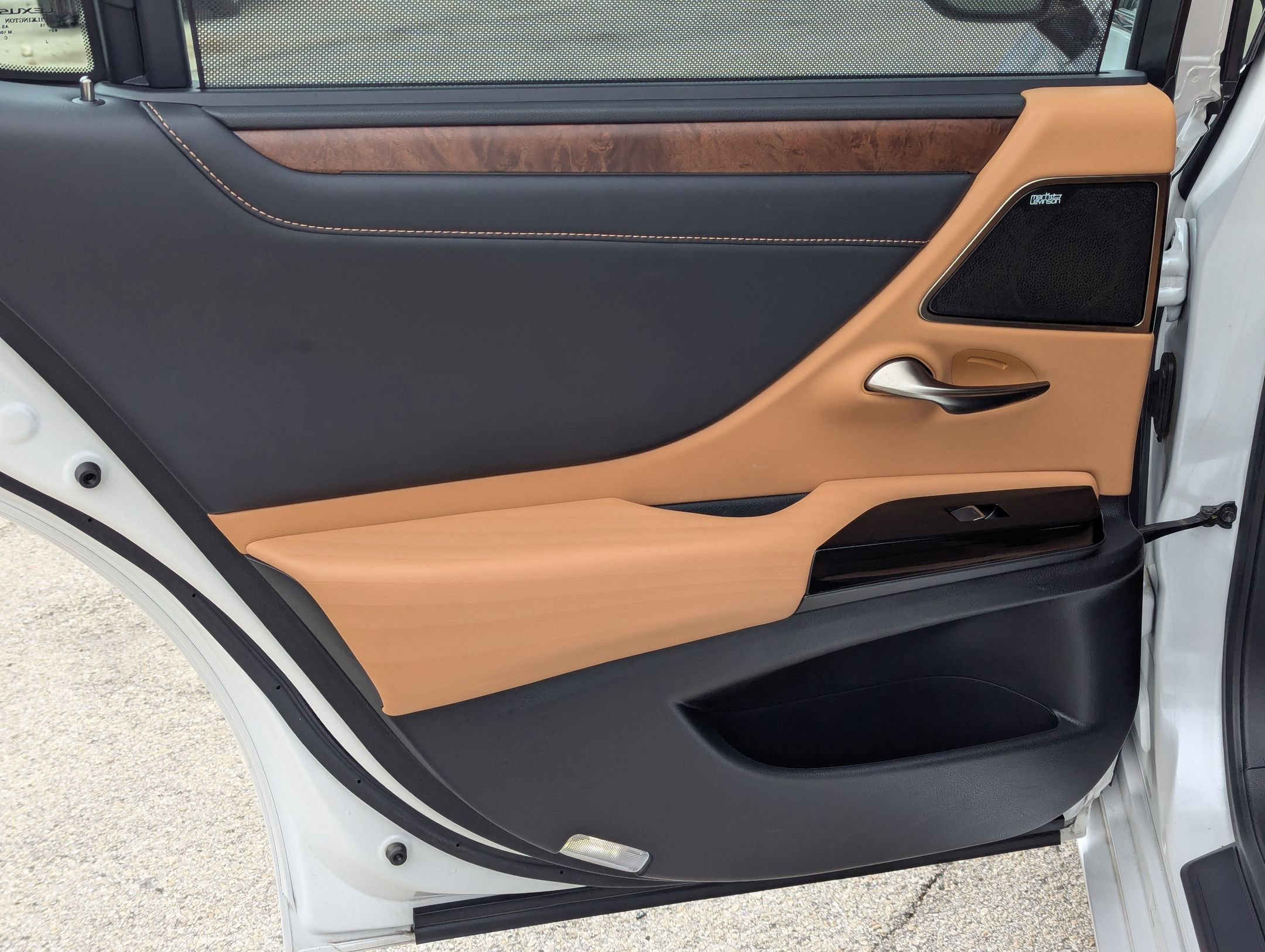 Used 2022 Lexus ES 300h Ultra Luxury image 16