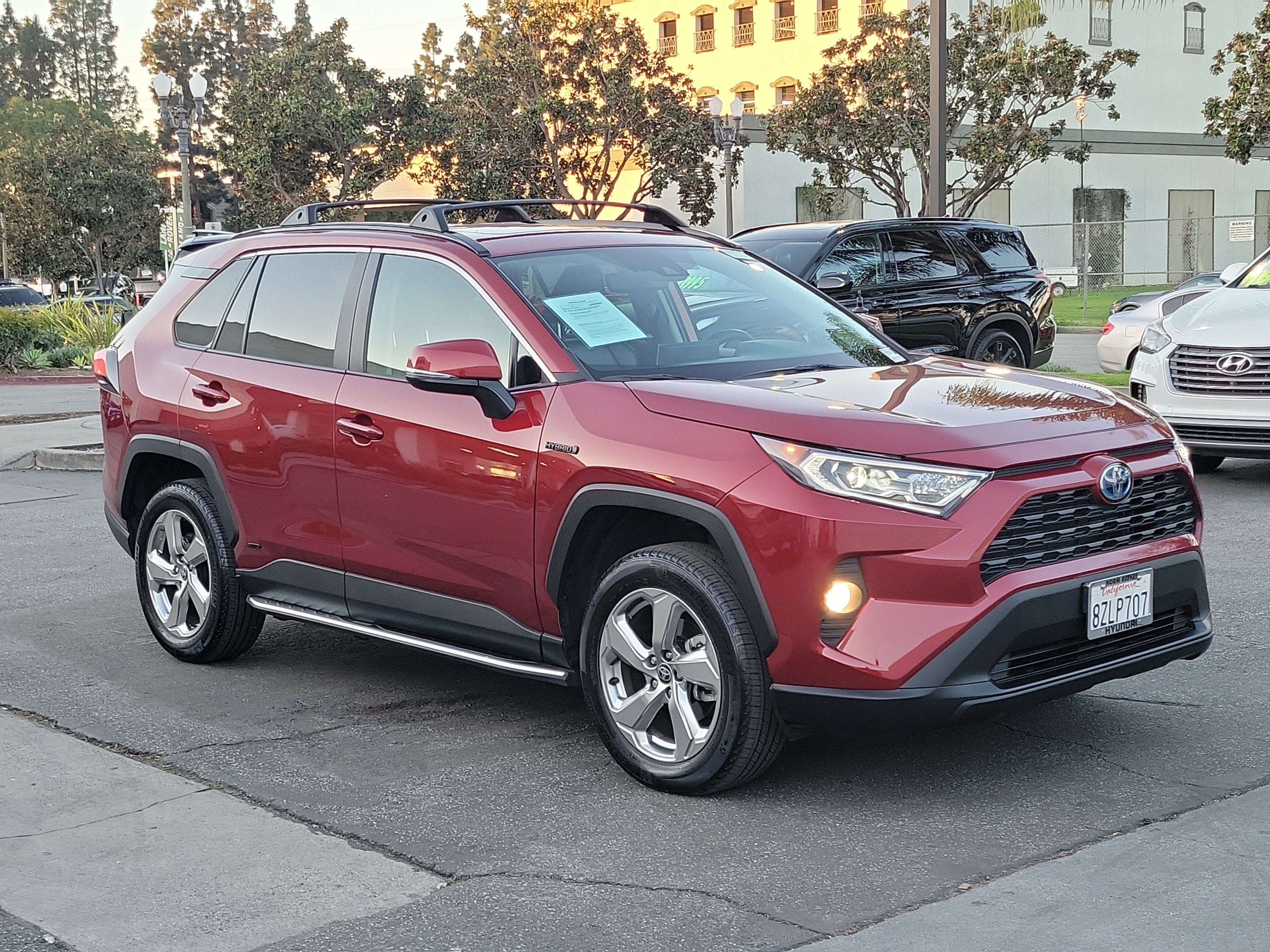 Used 2021 Toyota RAV4 XLE Premium image 28