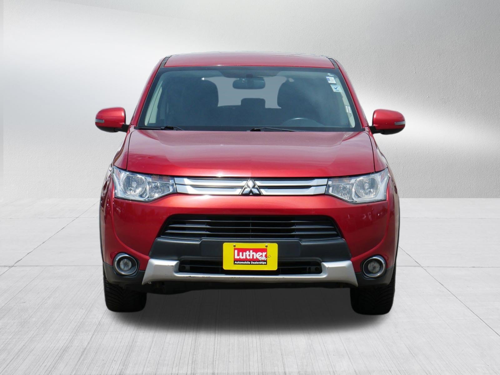 Used 2015 Mitsubishi Outlander SE FWD image 2