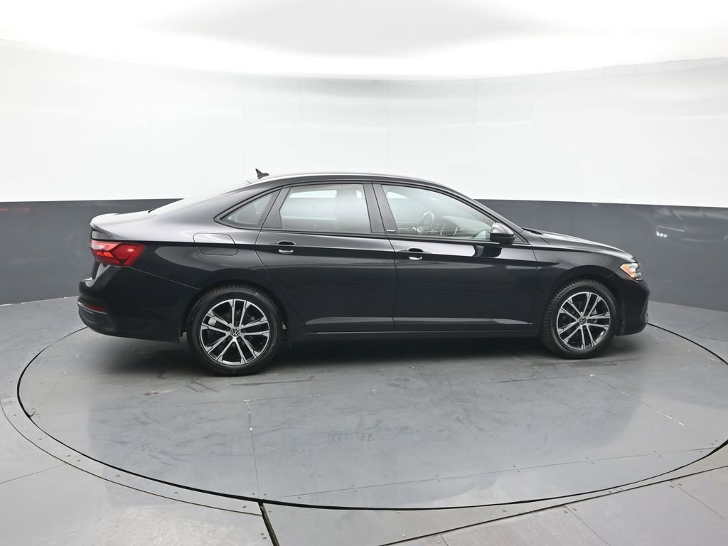 Used 2023 Volkswagen Jetta Sport image 7