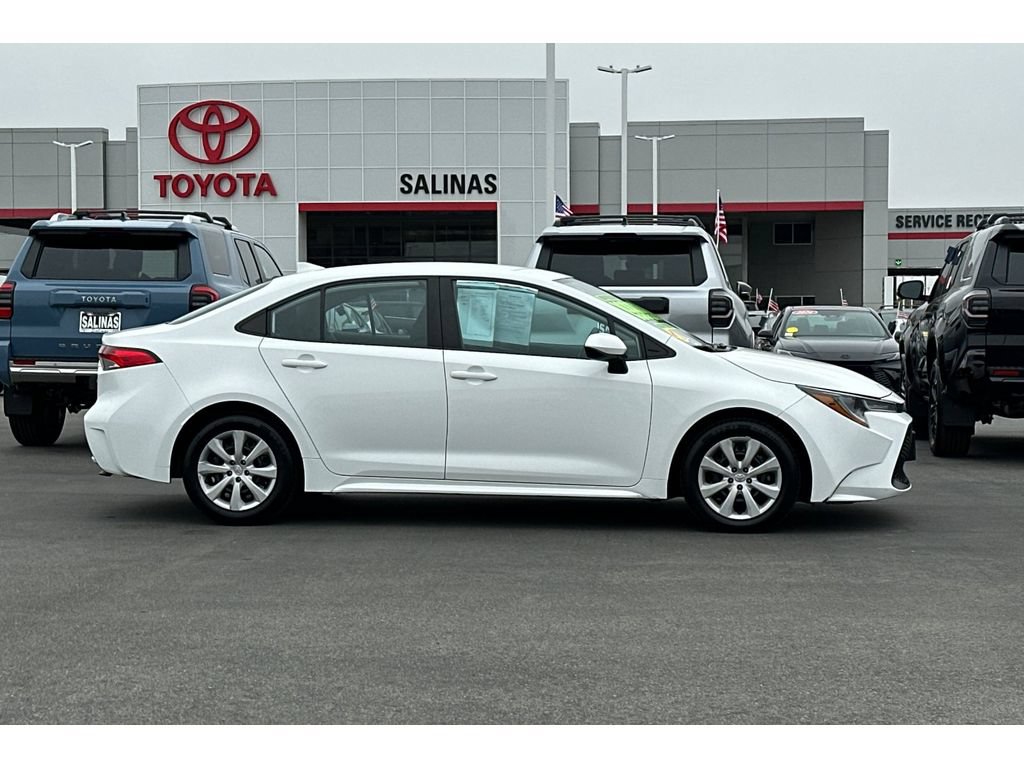 Used 2022 Toyota Corolla LE FWD image 3