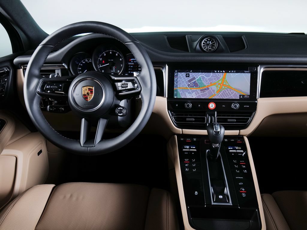 Certified 2026 Porsche Macan AWD/4WD image 15
