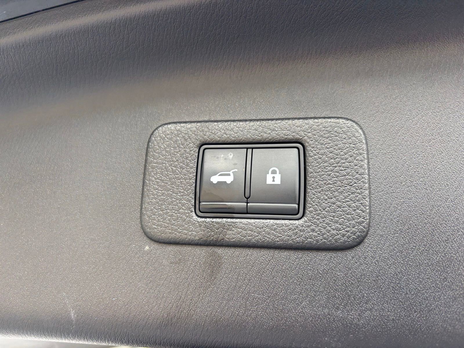 Used 2021 Nissan Armada SL w/ Captain's Chairs Package image 22