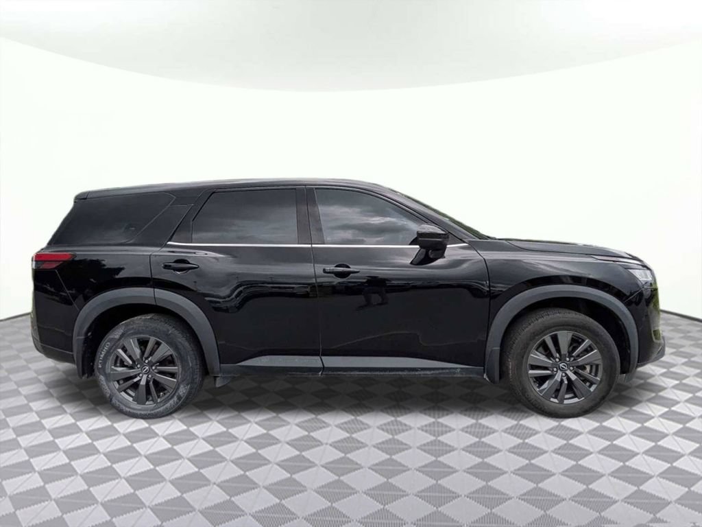 Used 2022 Nissan Pathfinder S FWD image 2