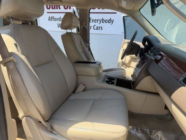 Used 2012 Chevrolet Suburban LT w/ All-Star Edition RWD image 10