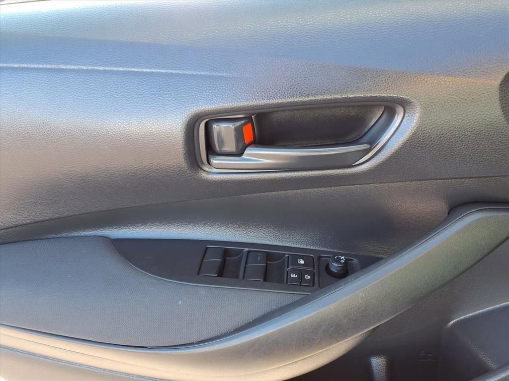 Used 2025 Toyota Corolla XLE image 18