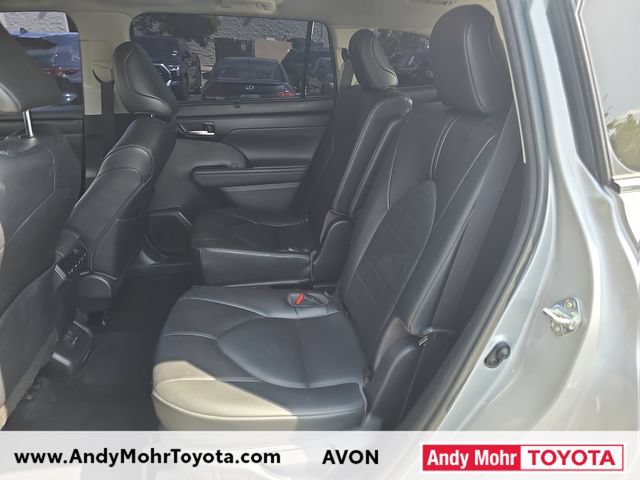 Used 2022 Toyota Highlander XLE FWD image 11