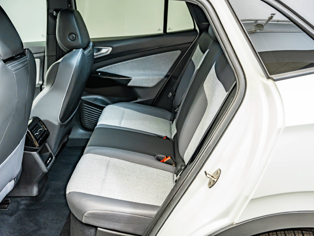 Used 2023 Volkswagen ID.4 2WD image 38