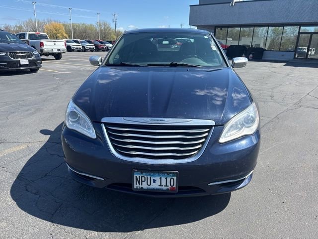 Used 2013 Chrysler 200 Limited FWD image 2