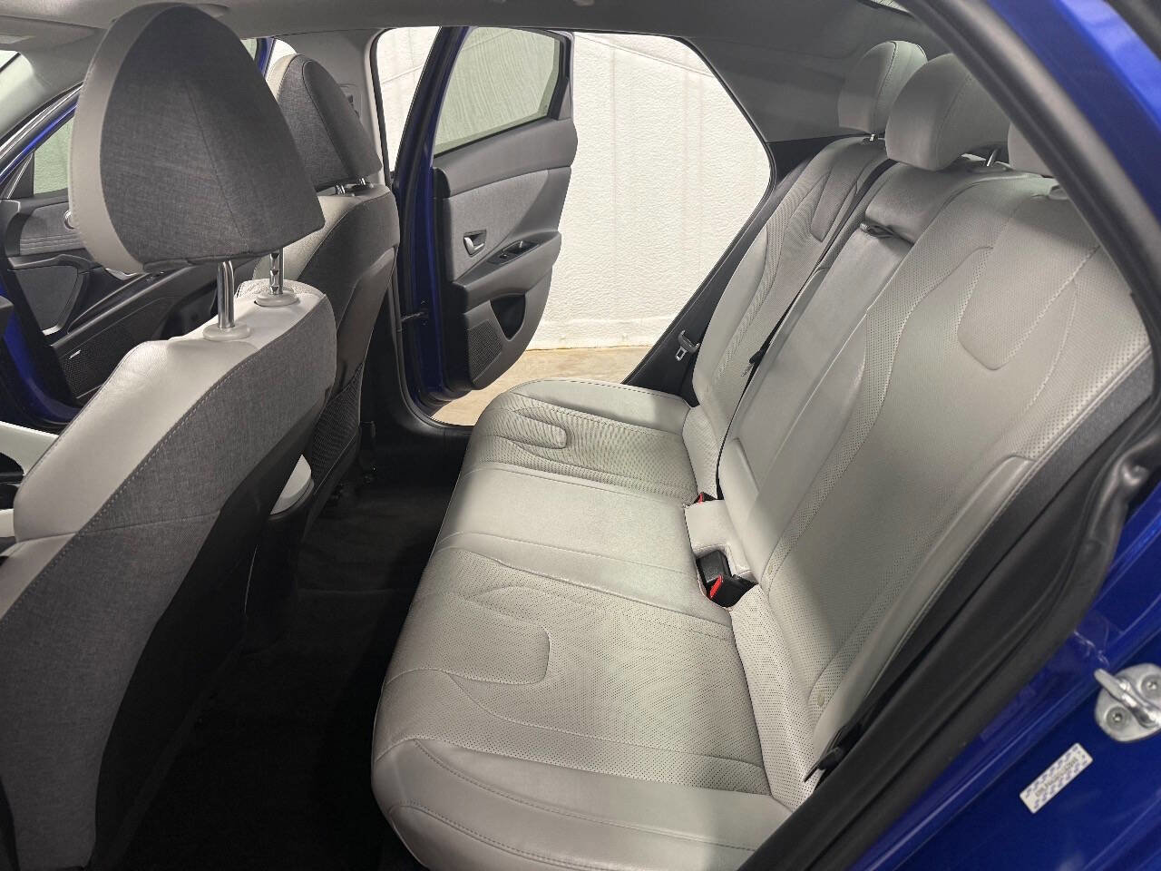 Used 2021 Hyundai Elantra Limited image 30